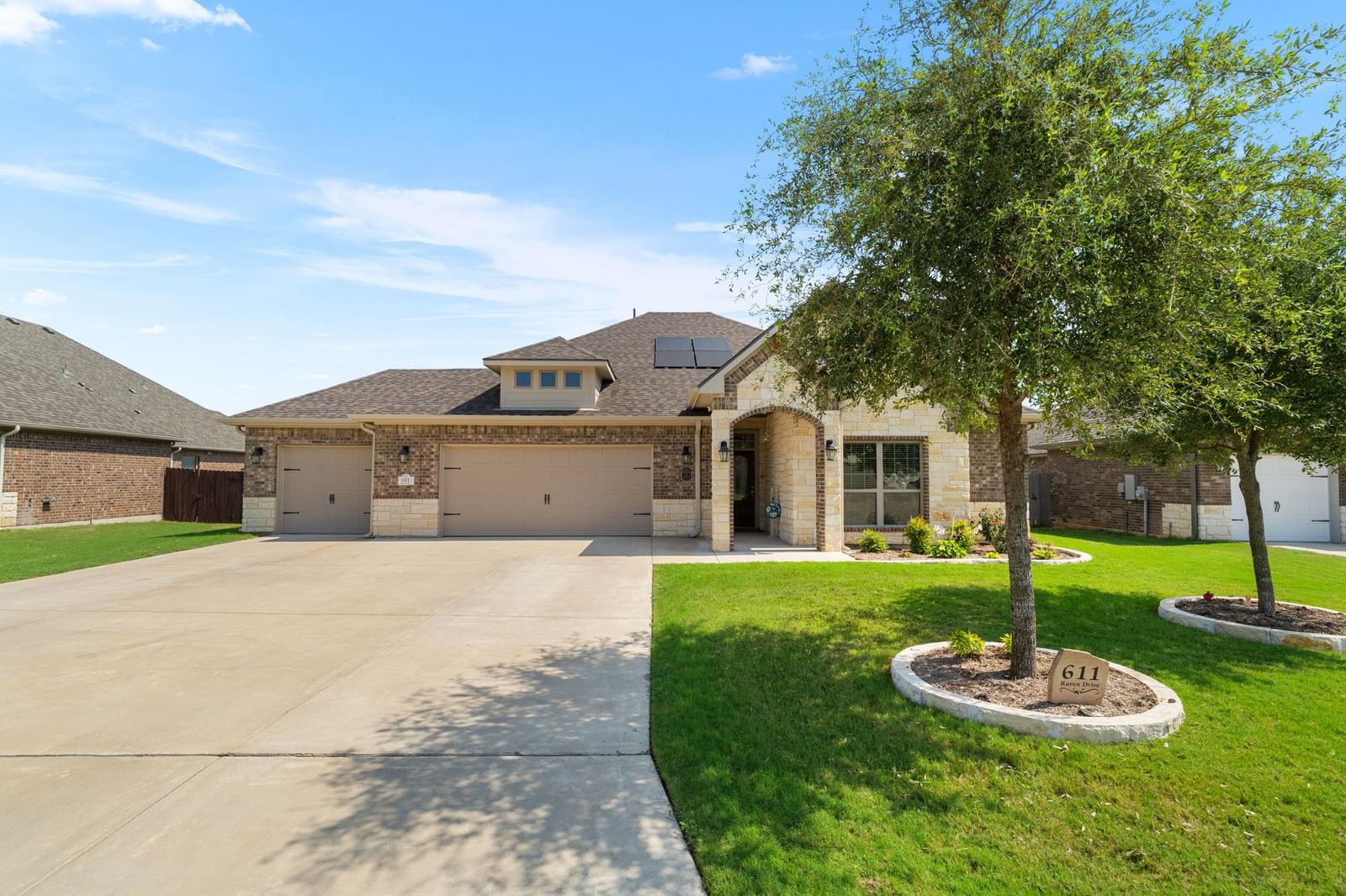 611 Raven DR - Photo 1