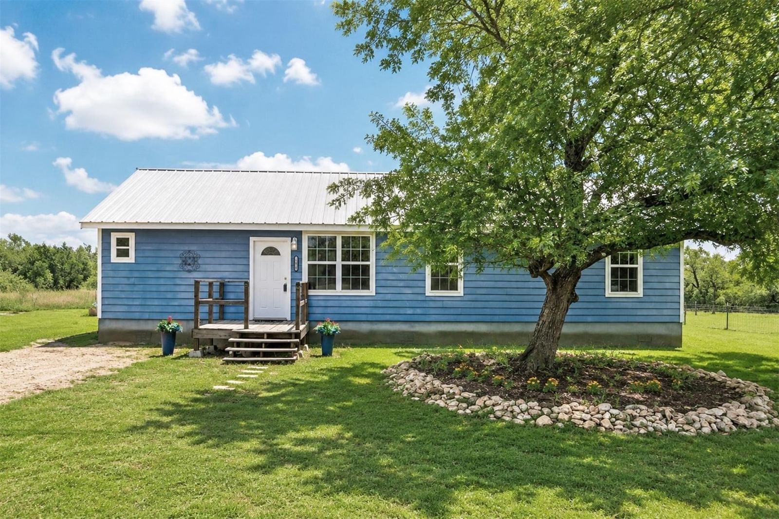 1470 Oak Grove RD - Photo 1