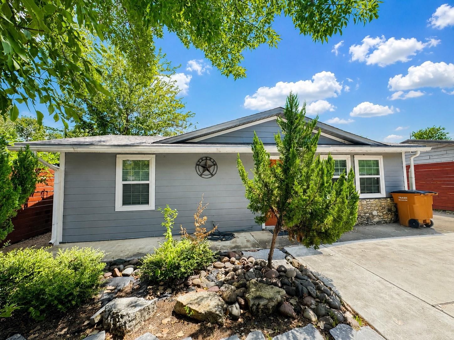 6711 Cruz ST - Photo 1
