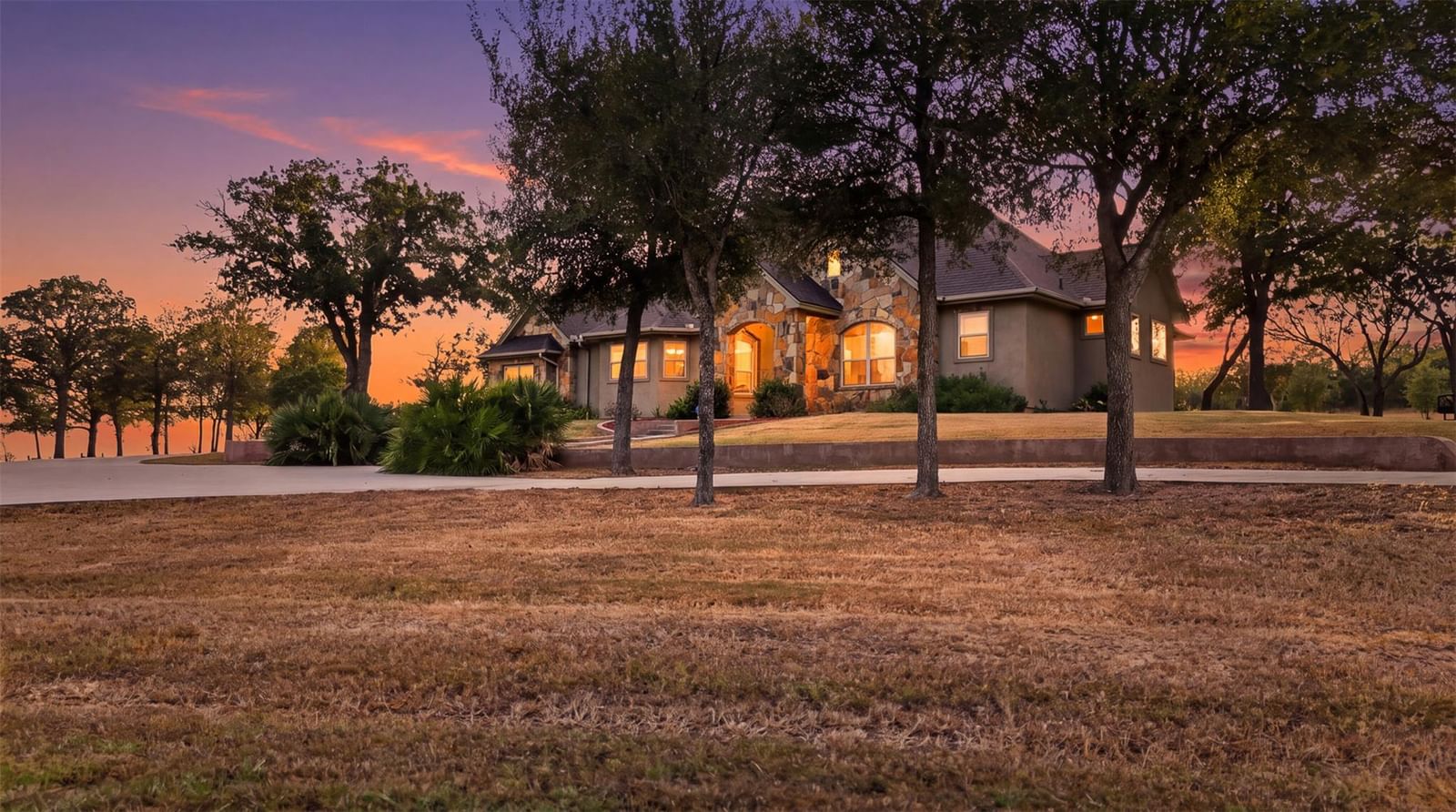 432 Creekwood DR - Photo 1