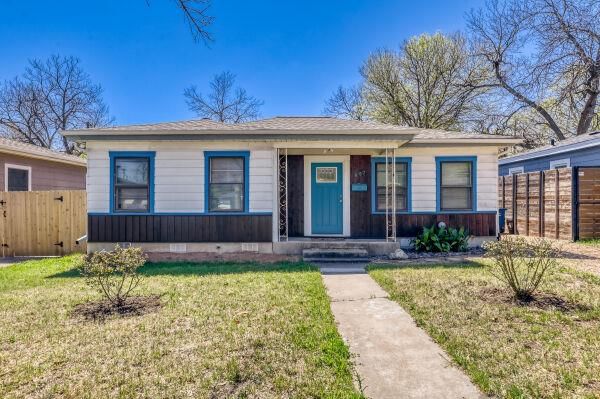 607 North Loop BLVD - Photo 1
