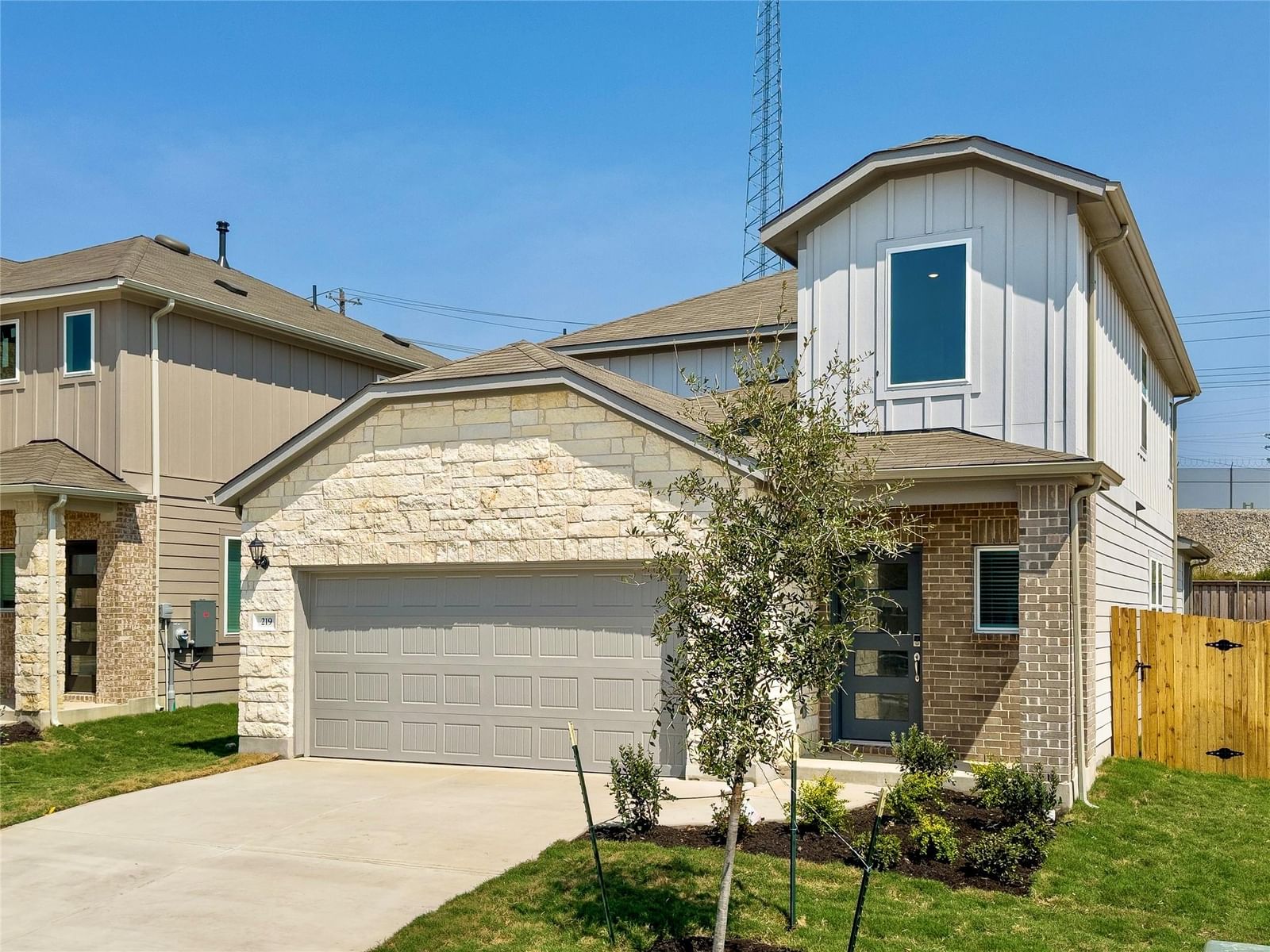 219 Mad Pupper DR, Buda, TX, 78610