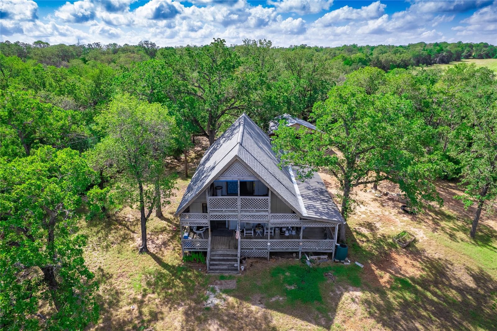499 Hidden Oaks DR - Photo 1