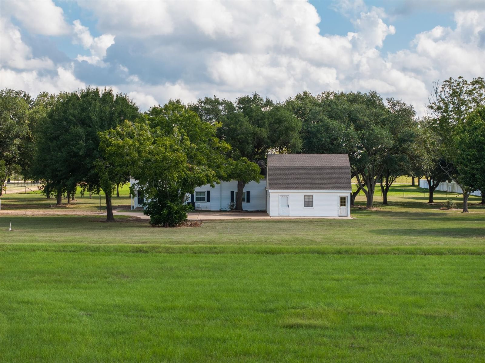 1713 Woody LN - Photo 1