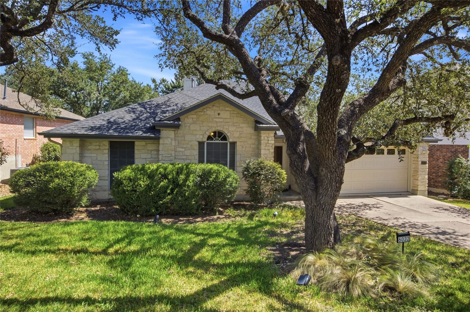 6032 Roxbury LN - Photo 1