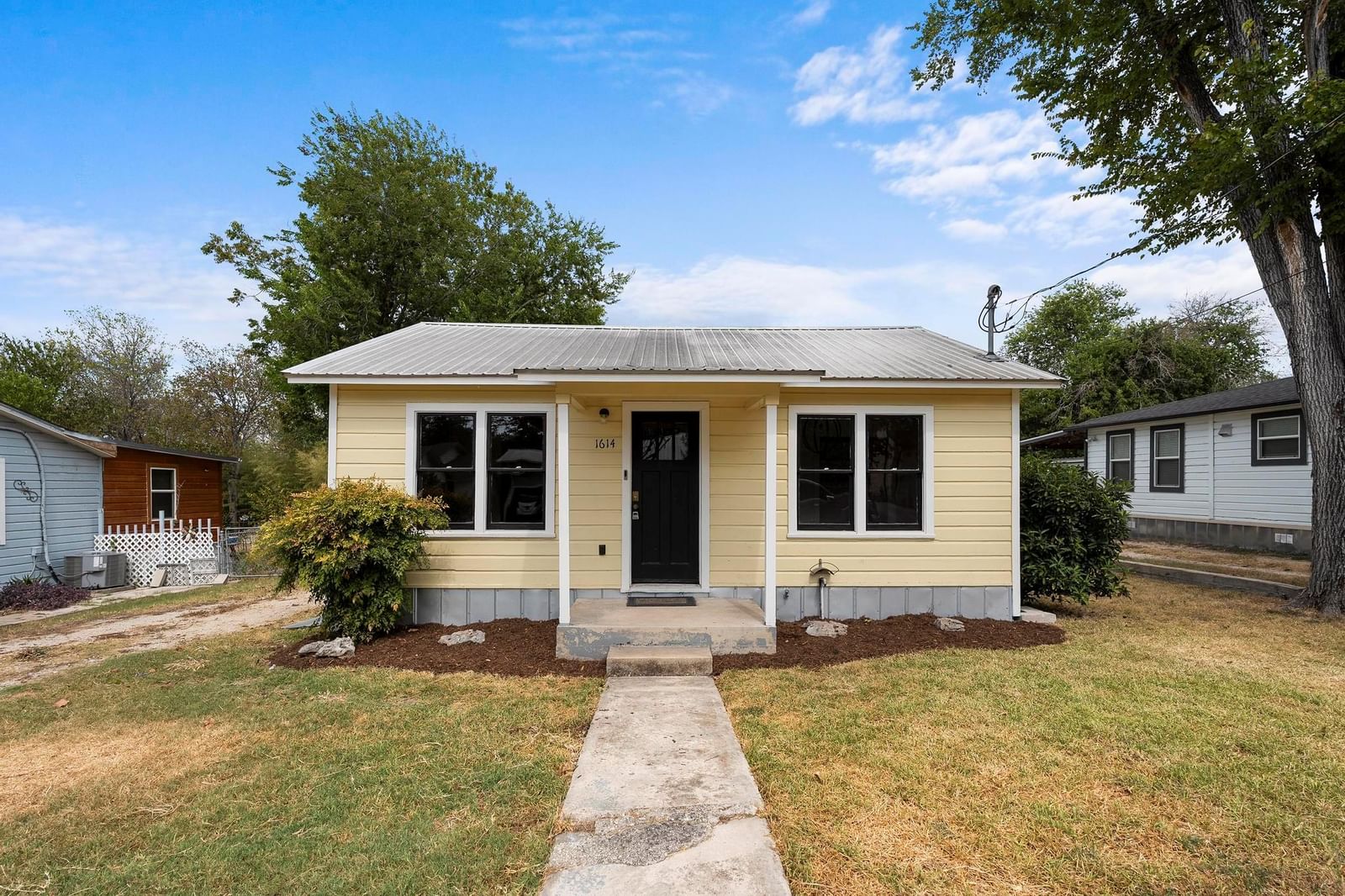 1614 N Lynn ST - Photo 1