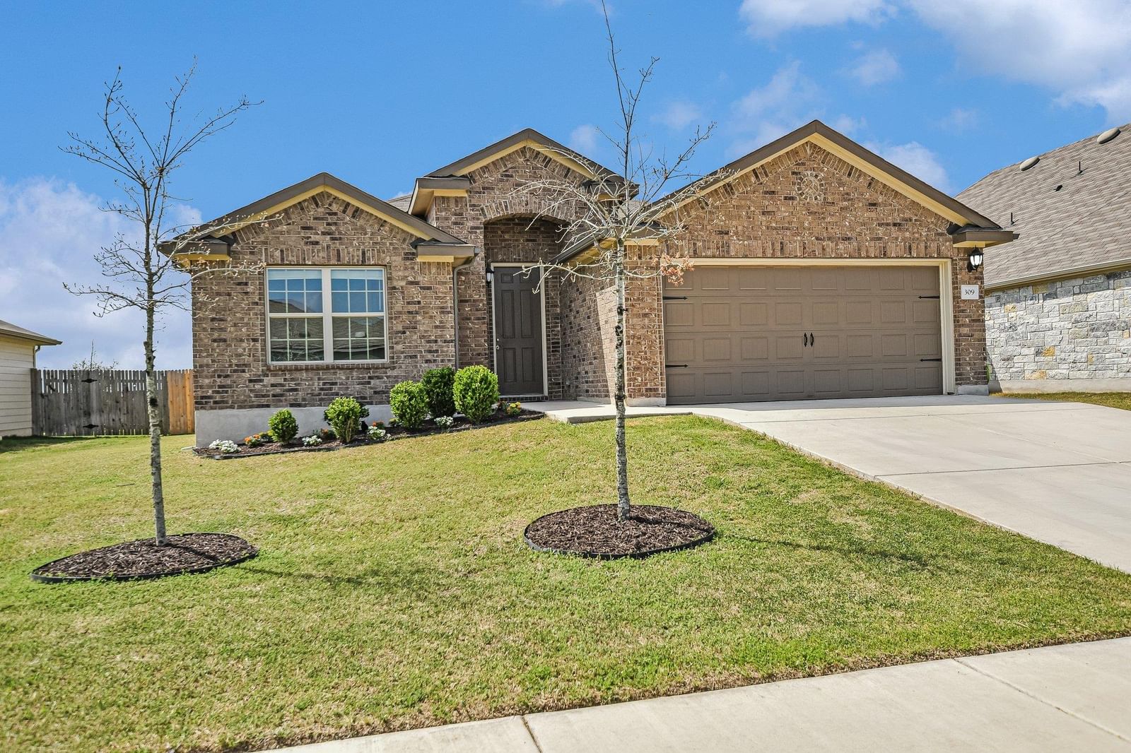 309 Chickasaw LN - Photo 1
