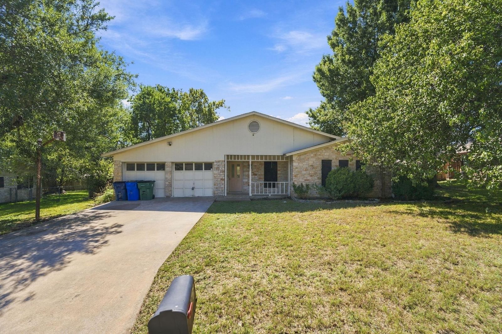 2105 Mildred DR - Photo 1
