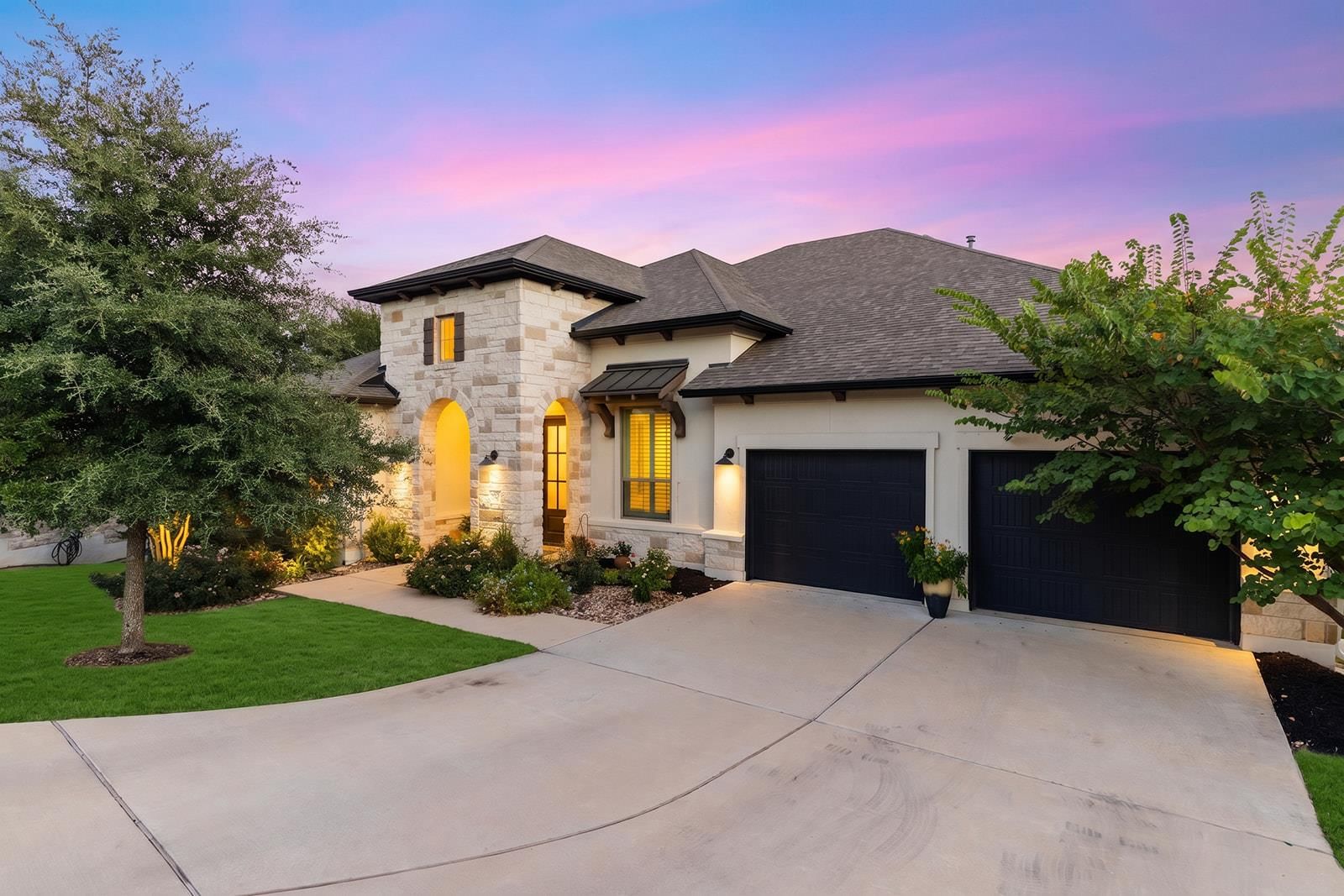 129 Hollytree CT - Photo 1