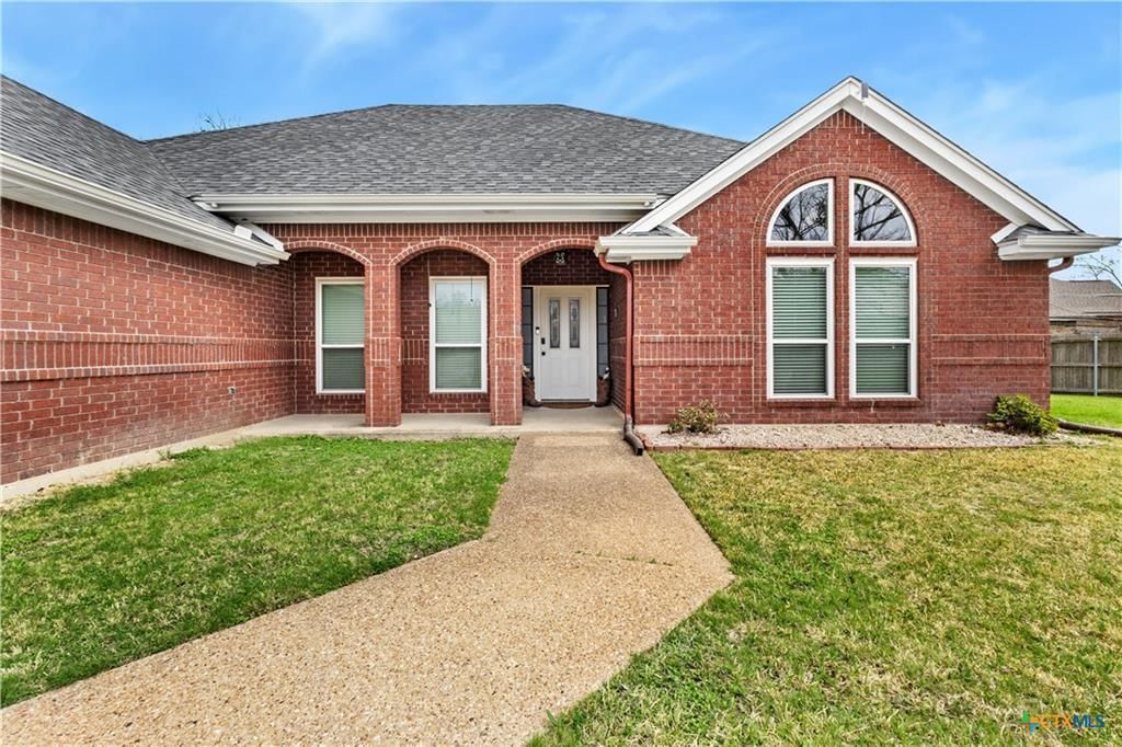 1711 Lynx CIR - Photo 1