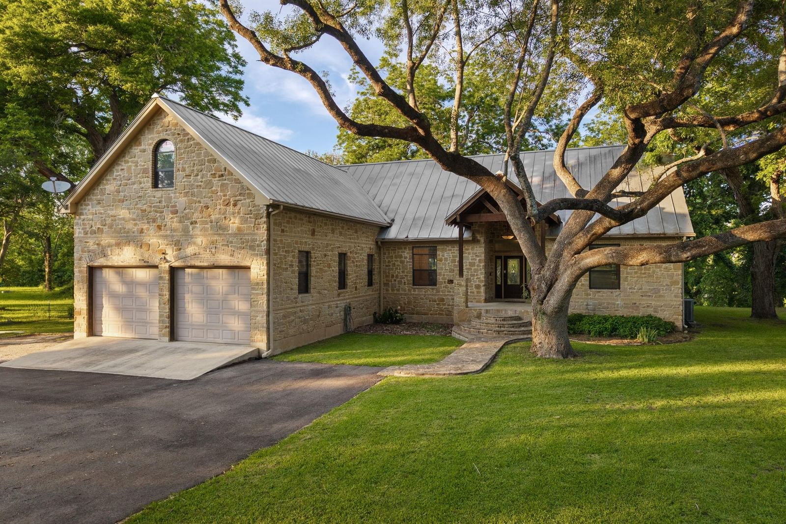 302 Guadalupe River DR - Photo 1
