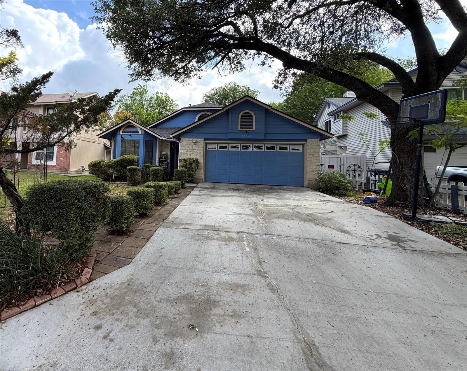 12321 Yarmont WAY - Photo 1