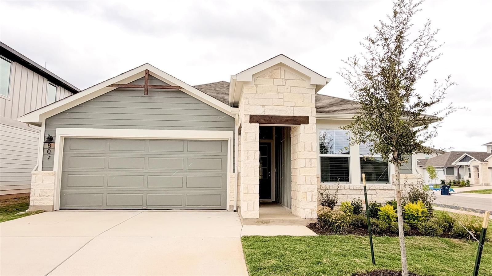 807 Universal DR - Photo 1