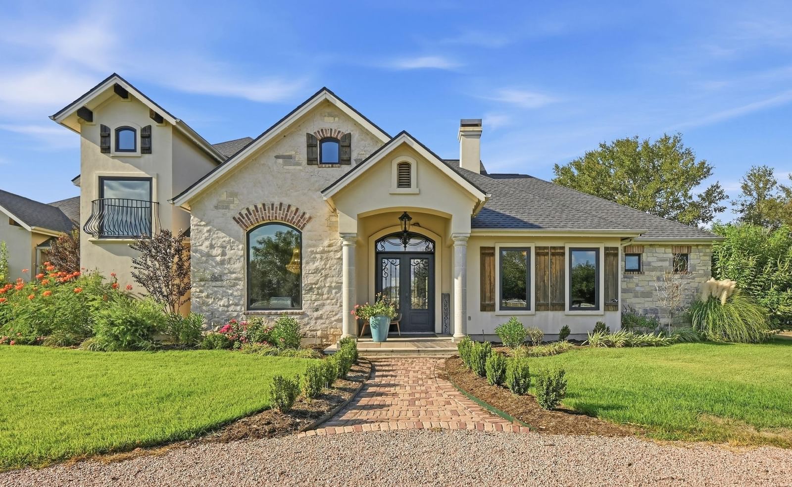 450 Colorado DR - Photo 1