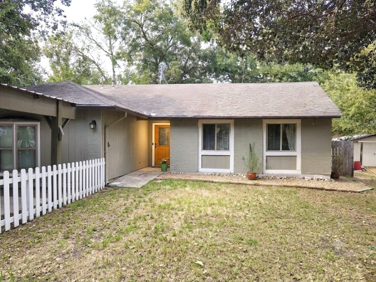 2423 Village WALK, Austin, TX, 78744