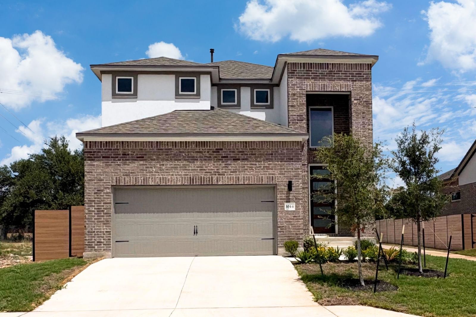 1044 Stonehill DR - Photo 1