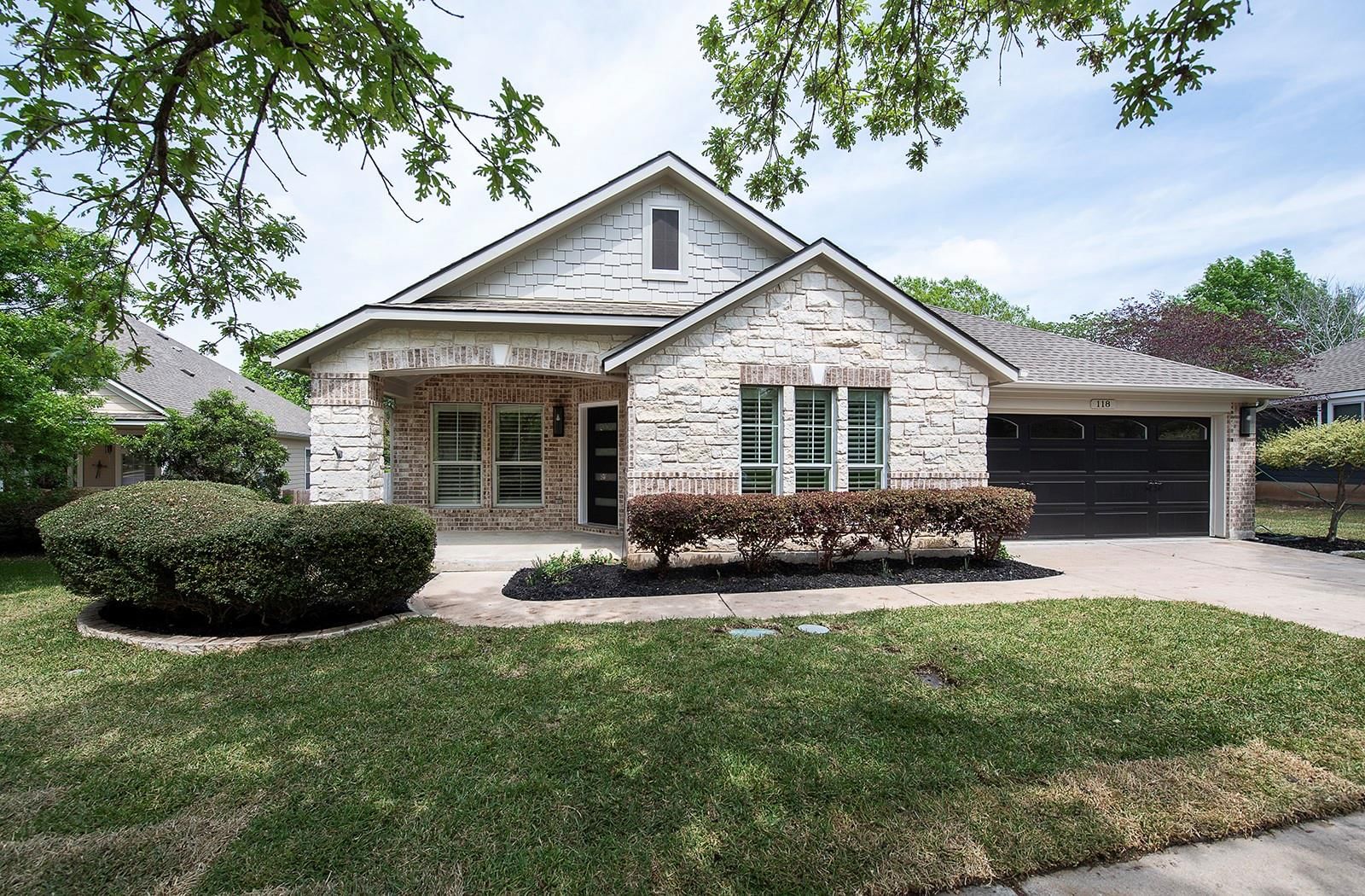 118 Chestnut CT - Photo 1