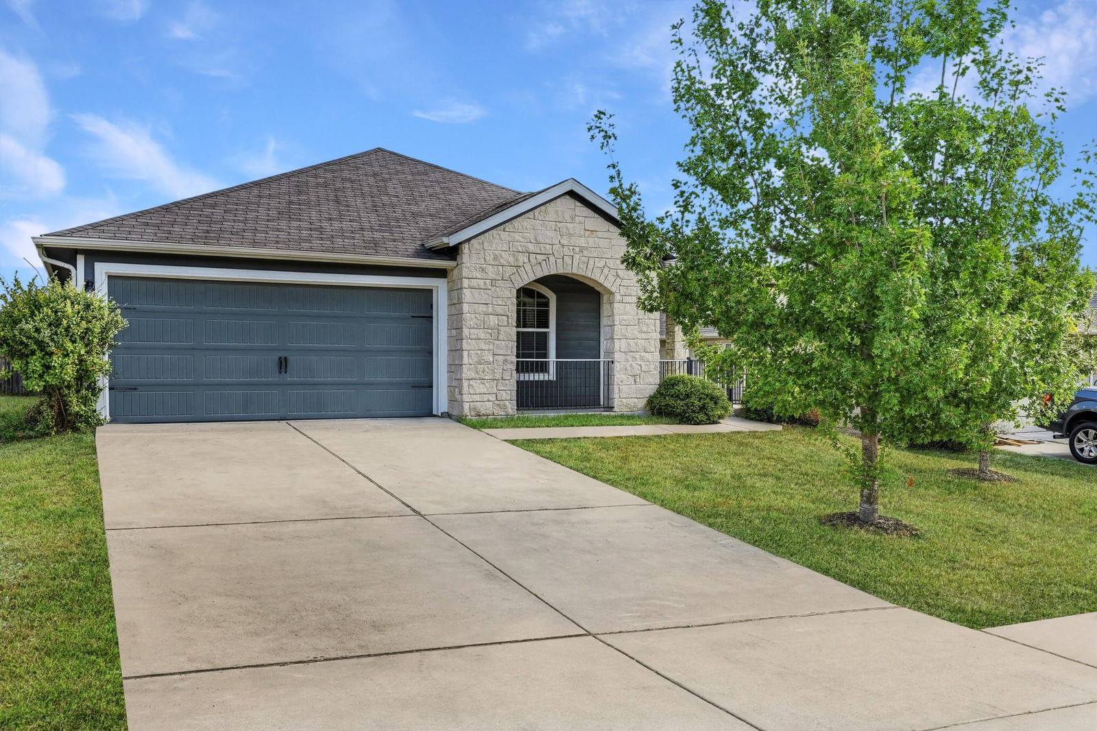 132 Denton DR - Photo 1