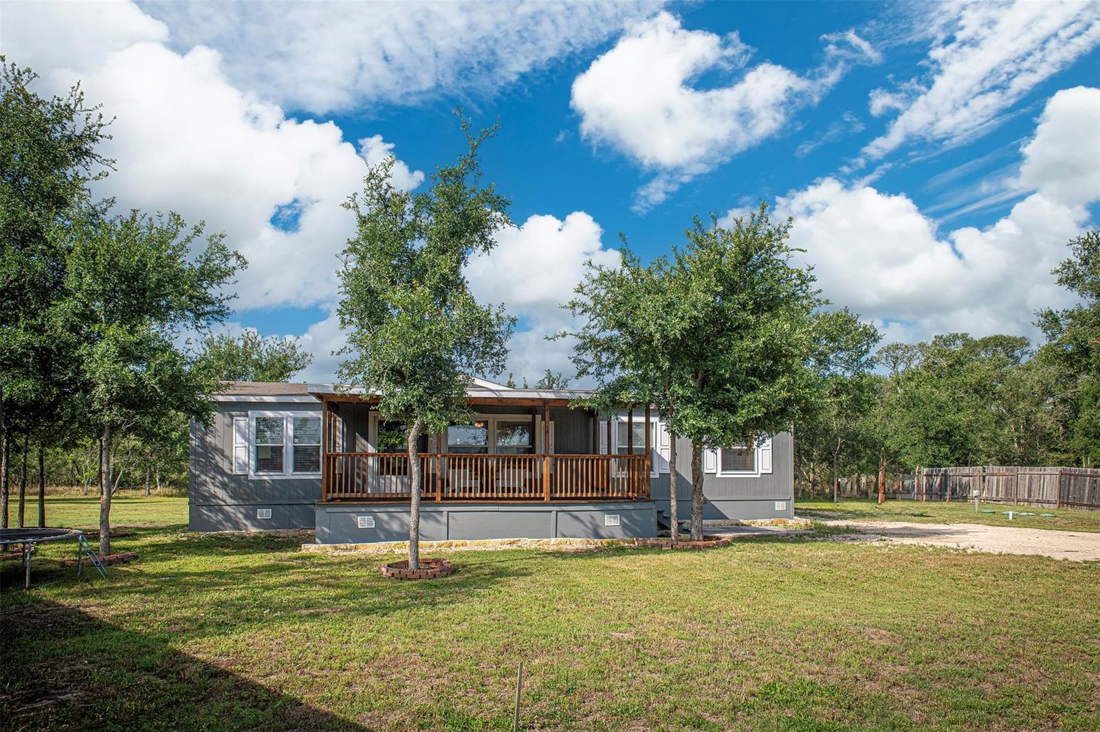112 Jabali ST - Photo 1