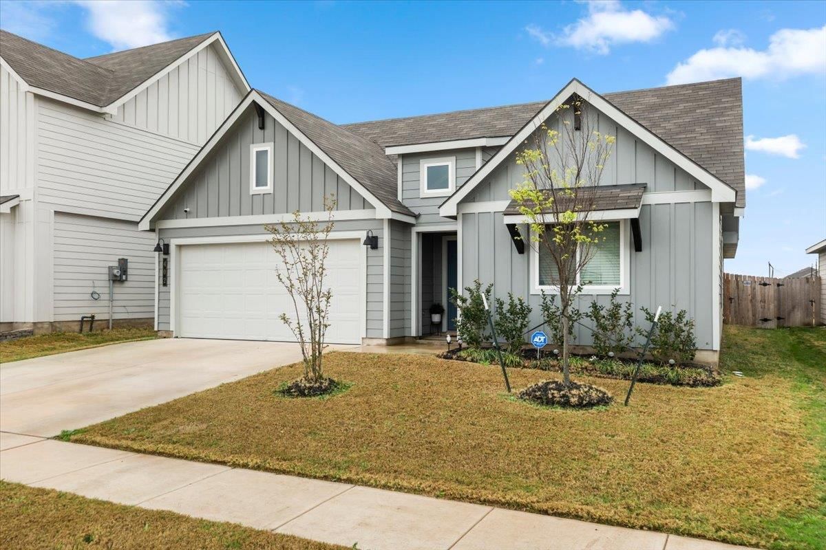 402 Perry PL - Photo 1
