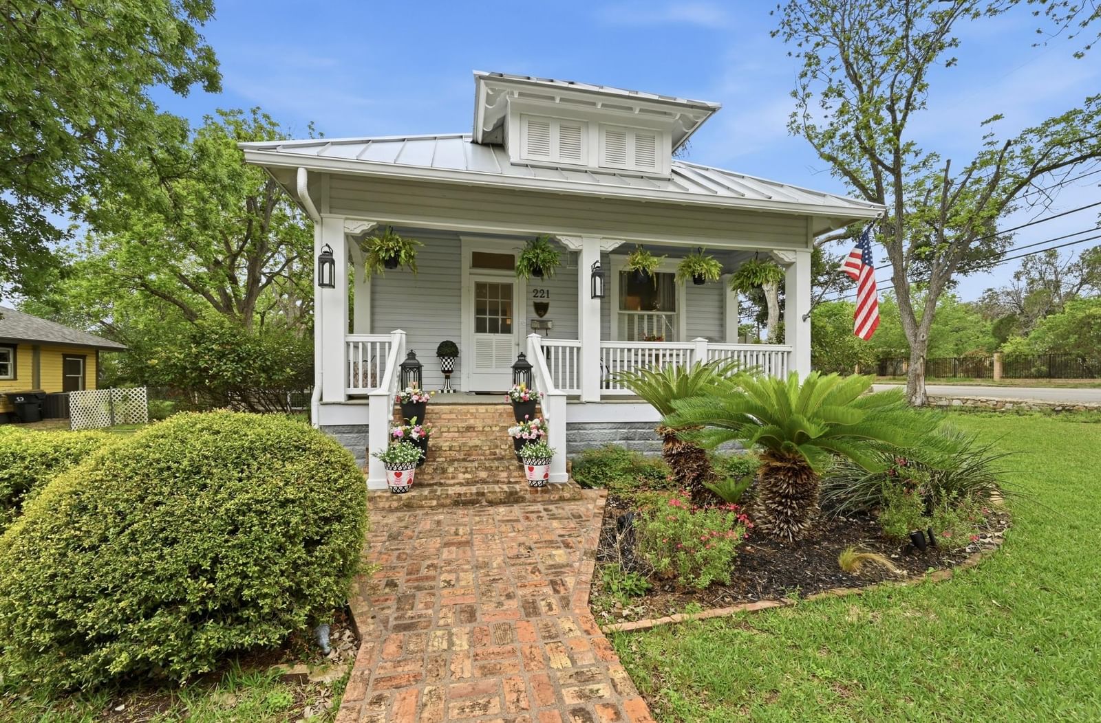 221 Johnson Ave - Photo 1