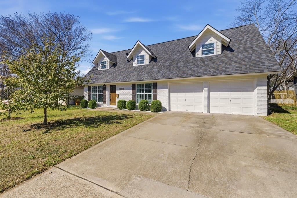 8100 Stillwood LN - Photo 1