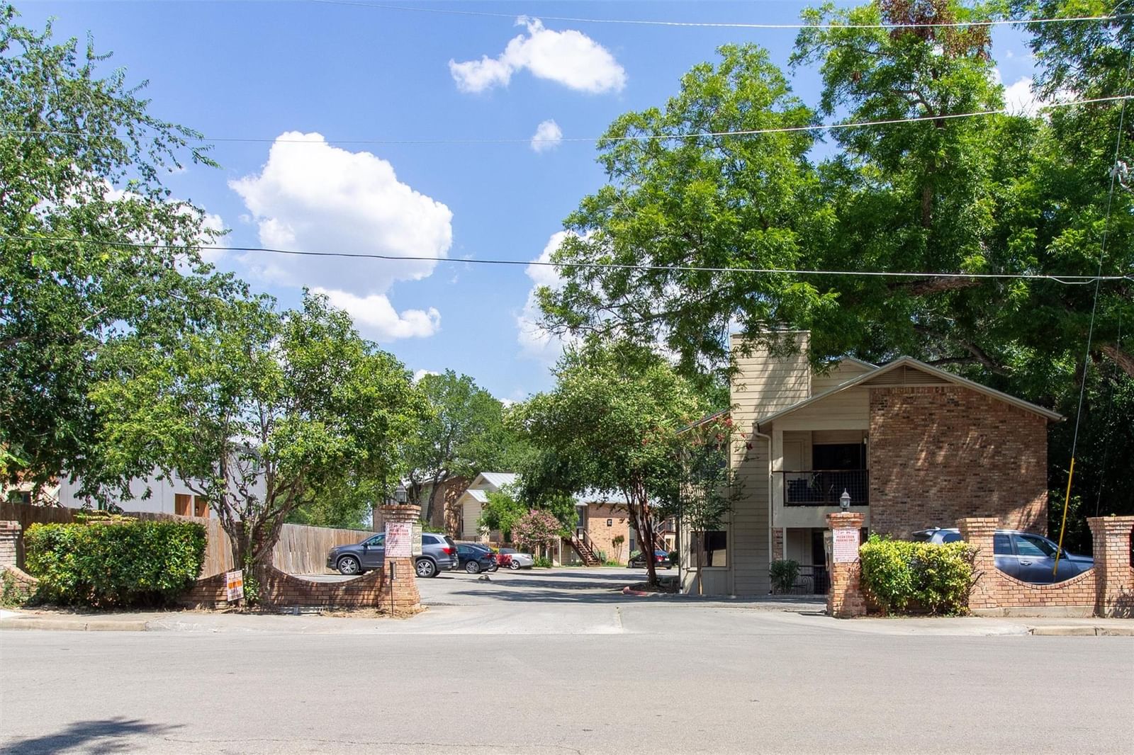421 W San Antonio ST #i 2 - Photo 1