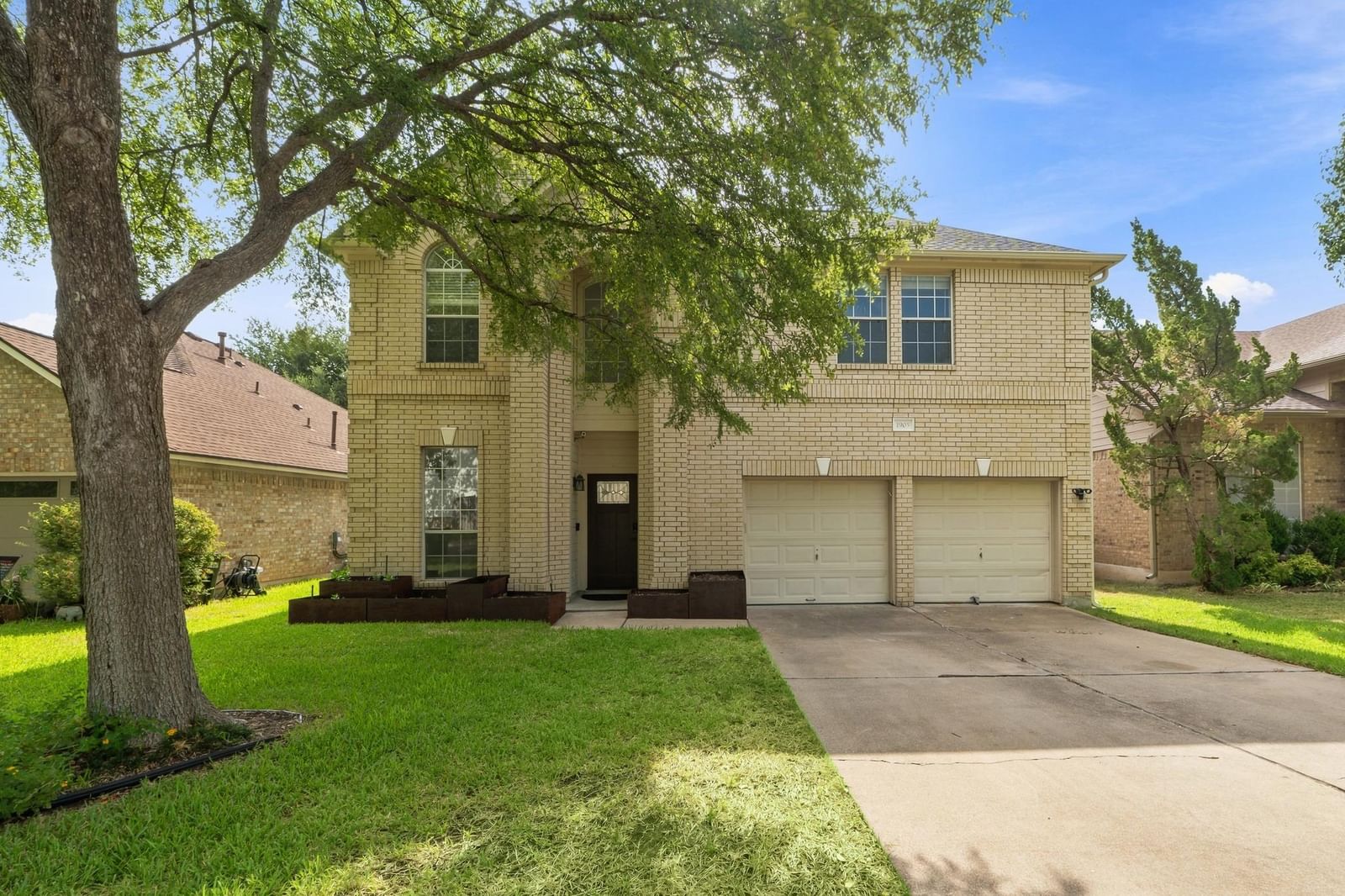 1905 White Oak LOOP - Photo 1