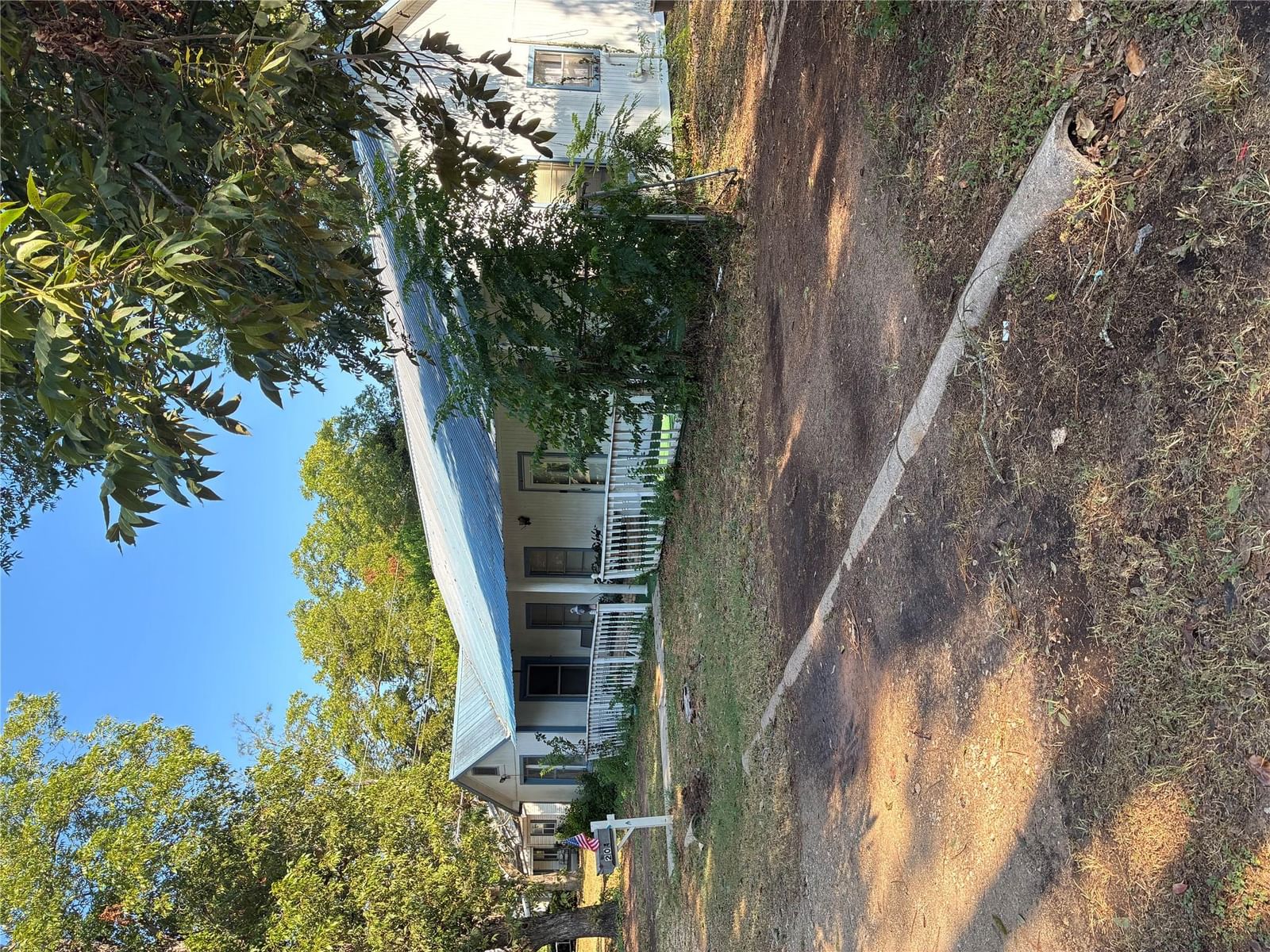 204 NW NW 5th ST - Photo 1