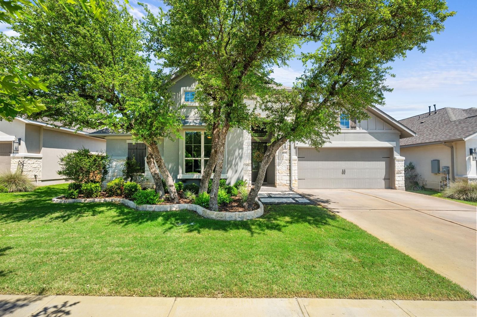 813 Heartleaf DR - Photo 1