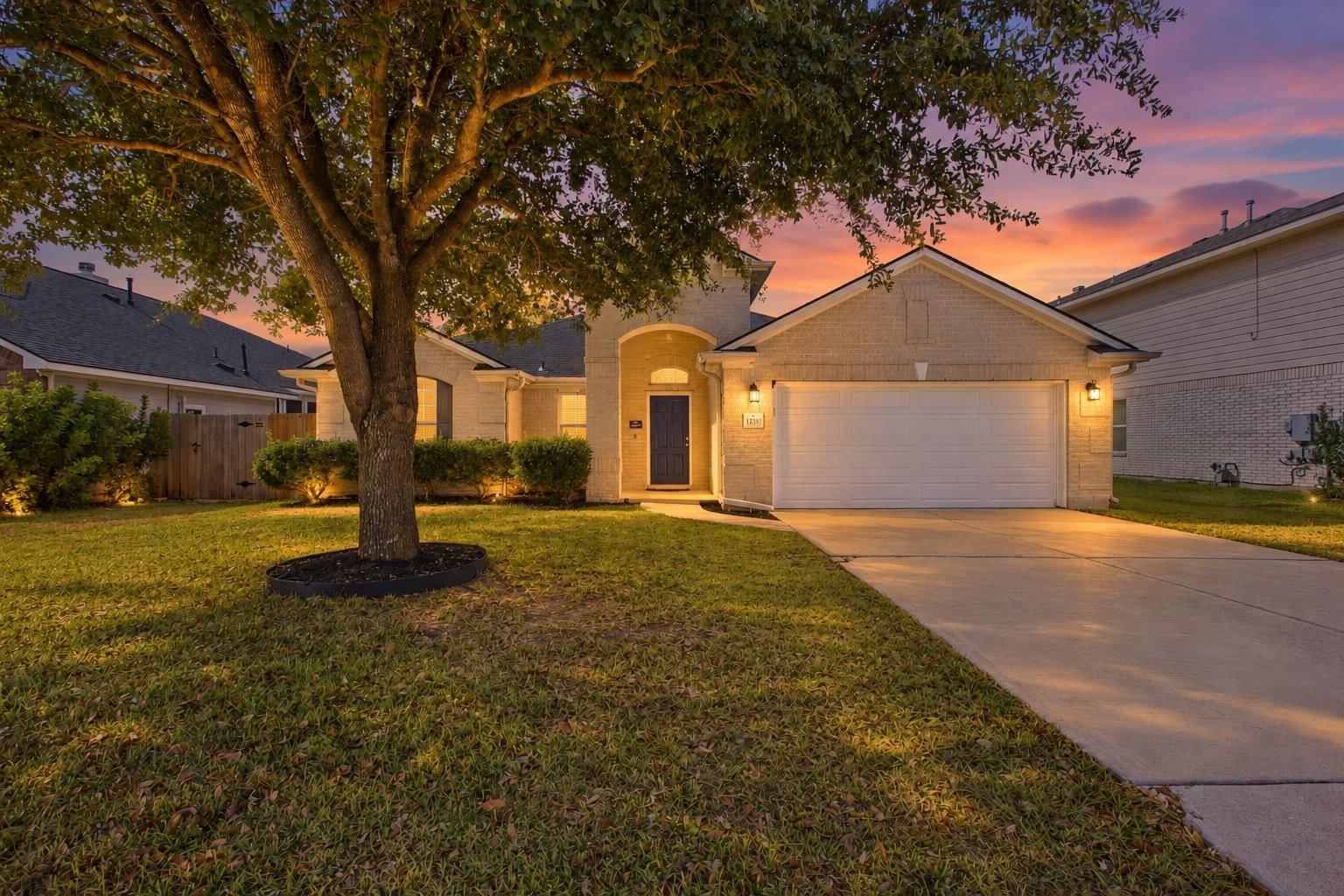 1207 Utopia LN - Photo 1