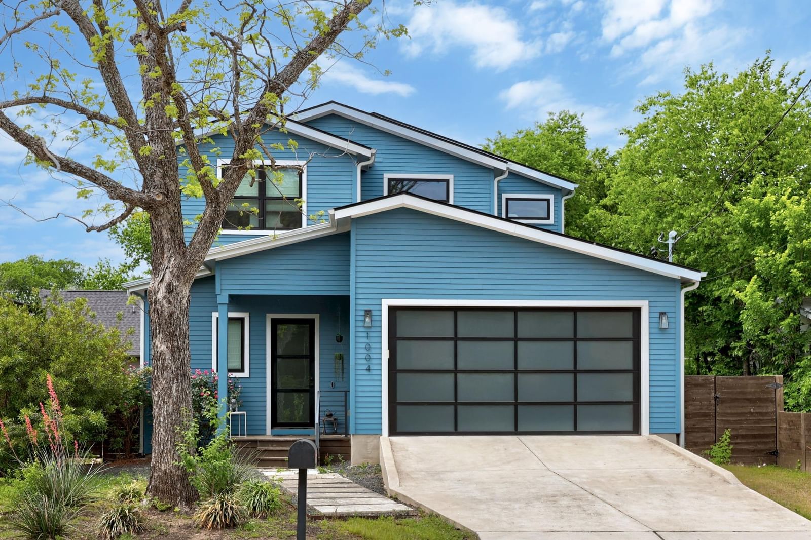 1004 Lott Ave - Photo 1