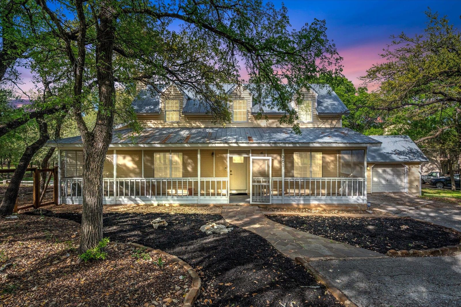 201 Oak Hollow RD - Photo 1