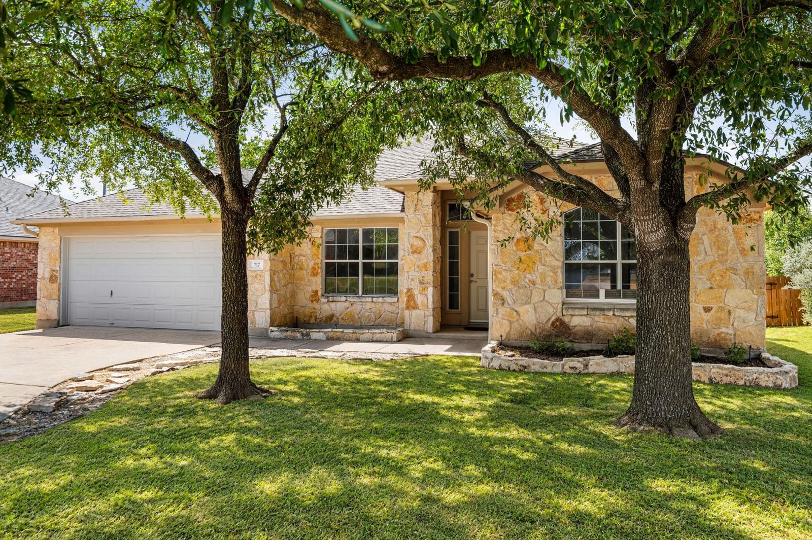 717 Windsor Castle DR - Photo 1