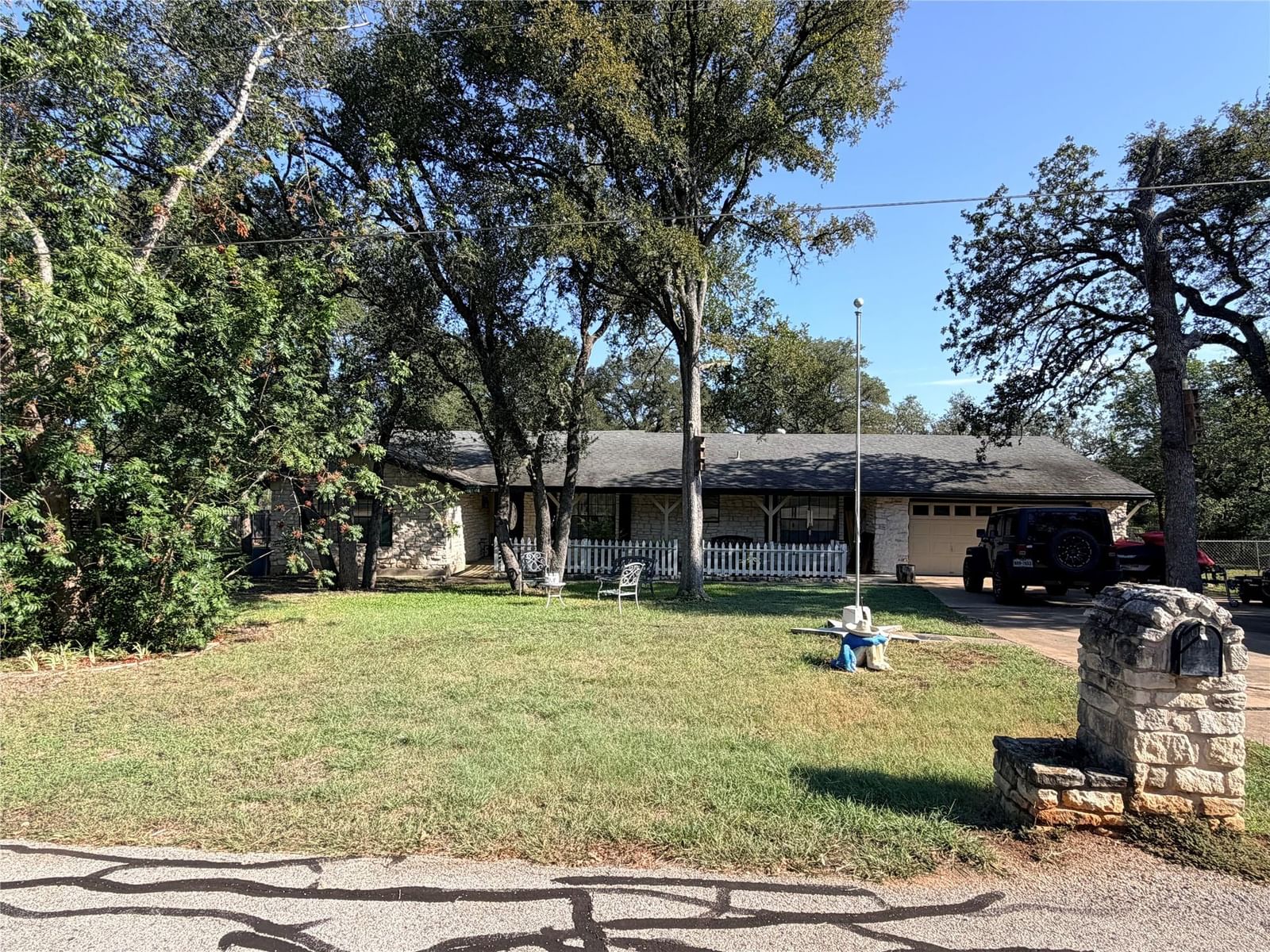 2800 Robin RD - Photo 1