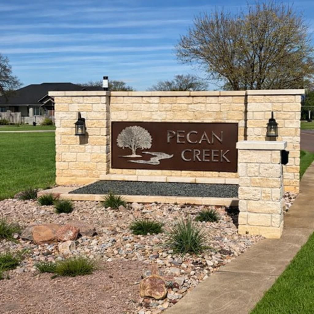 103 James CIR - Photo 1