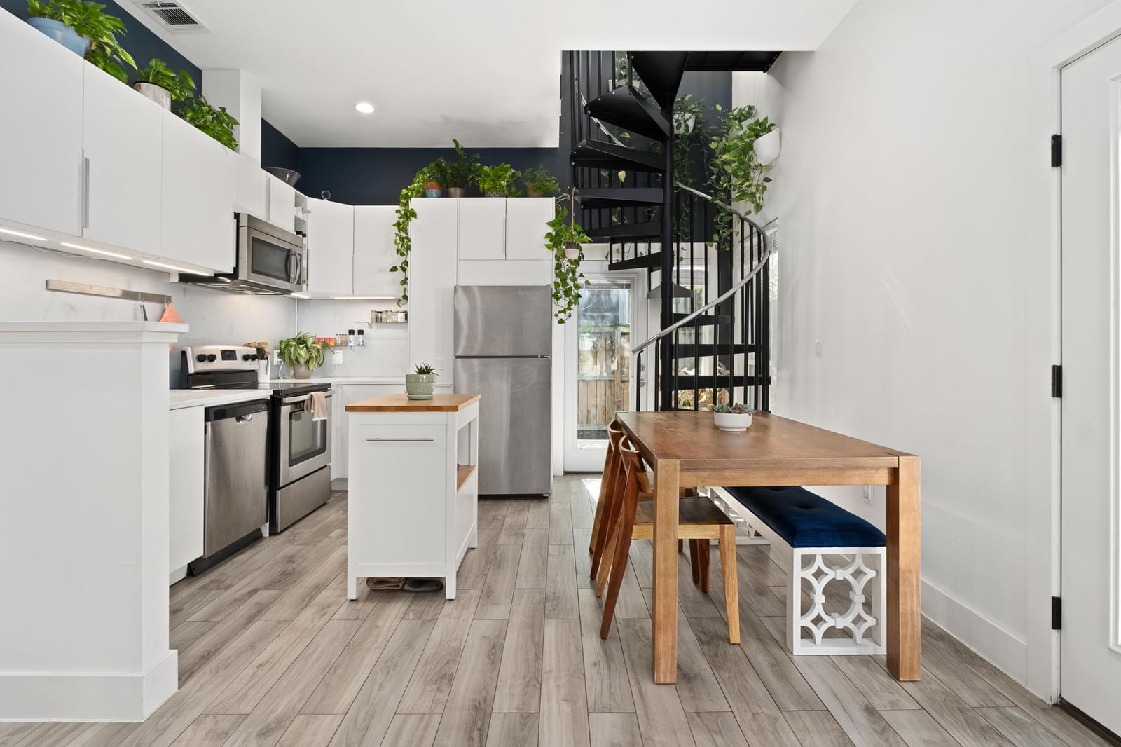 5502 Avenue F #B - Photo 1