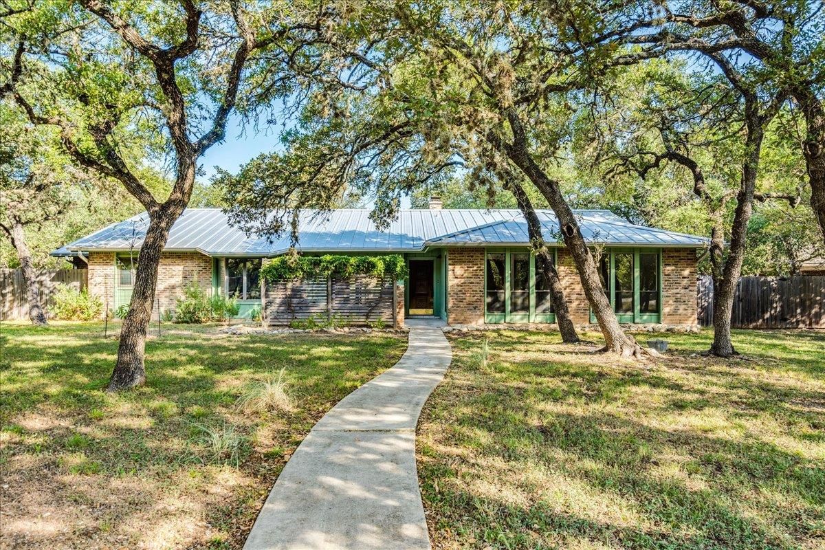 904 Willow Creek CIR - Photo 1