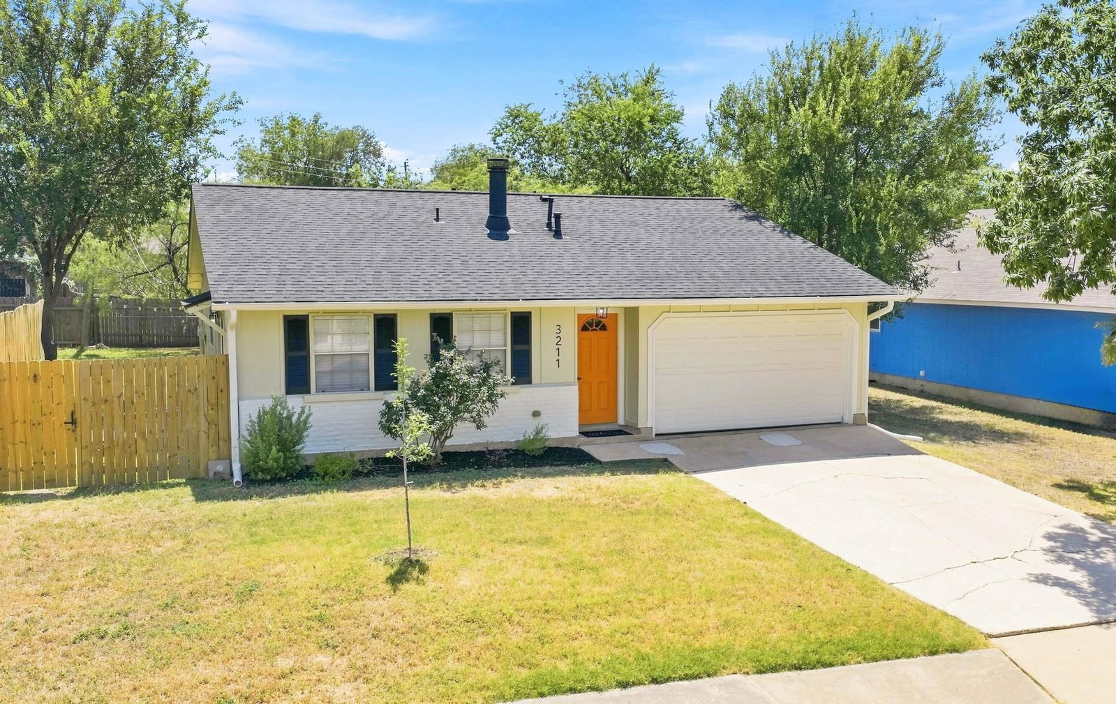 3211 Plantation RD - Photo 1