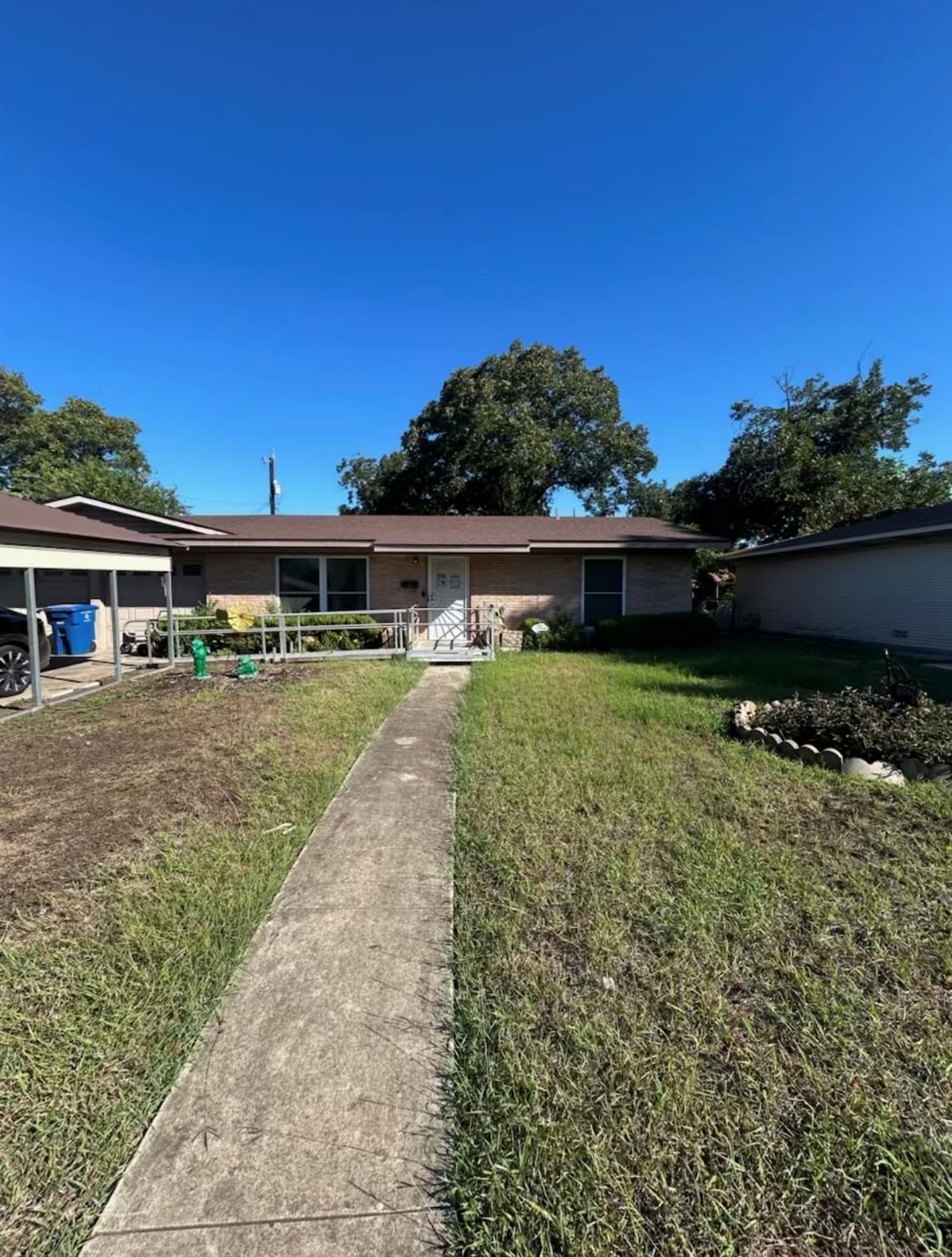 4923 Stoneleigh DR - Photo 1