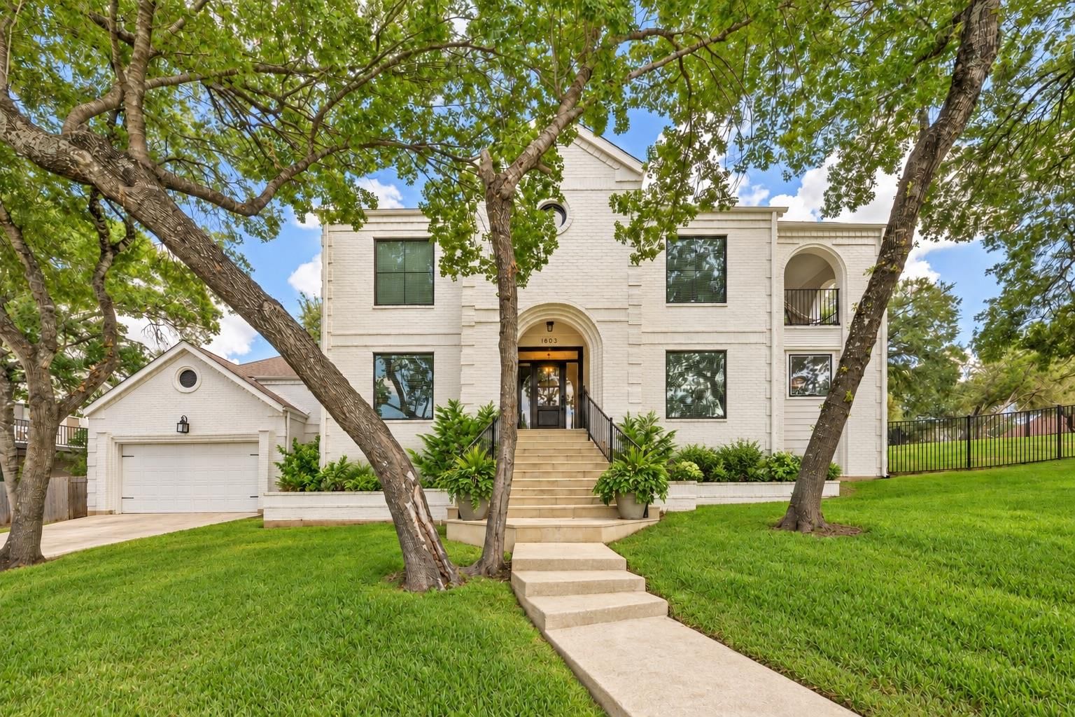 1603 Falcon Ledge DR - Photo 1