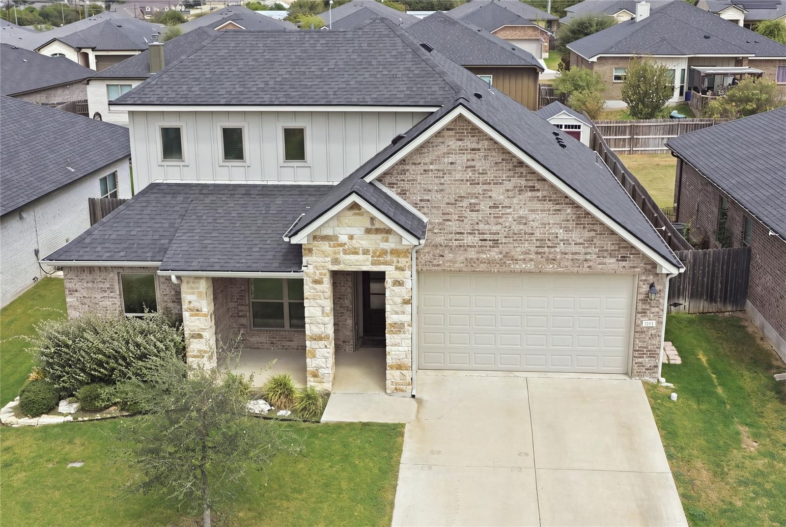521 Seabiscuit DR - Photo 1