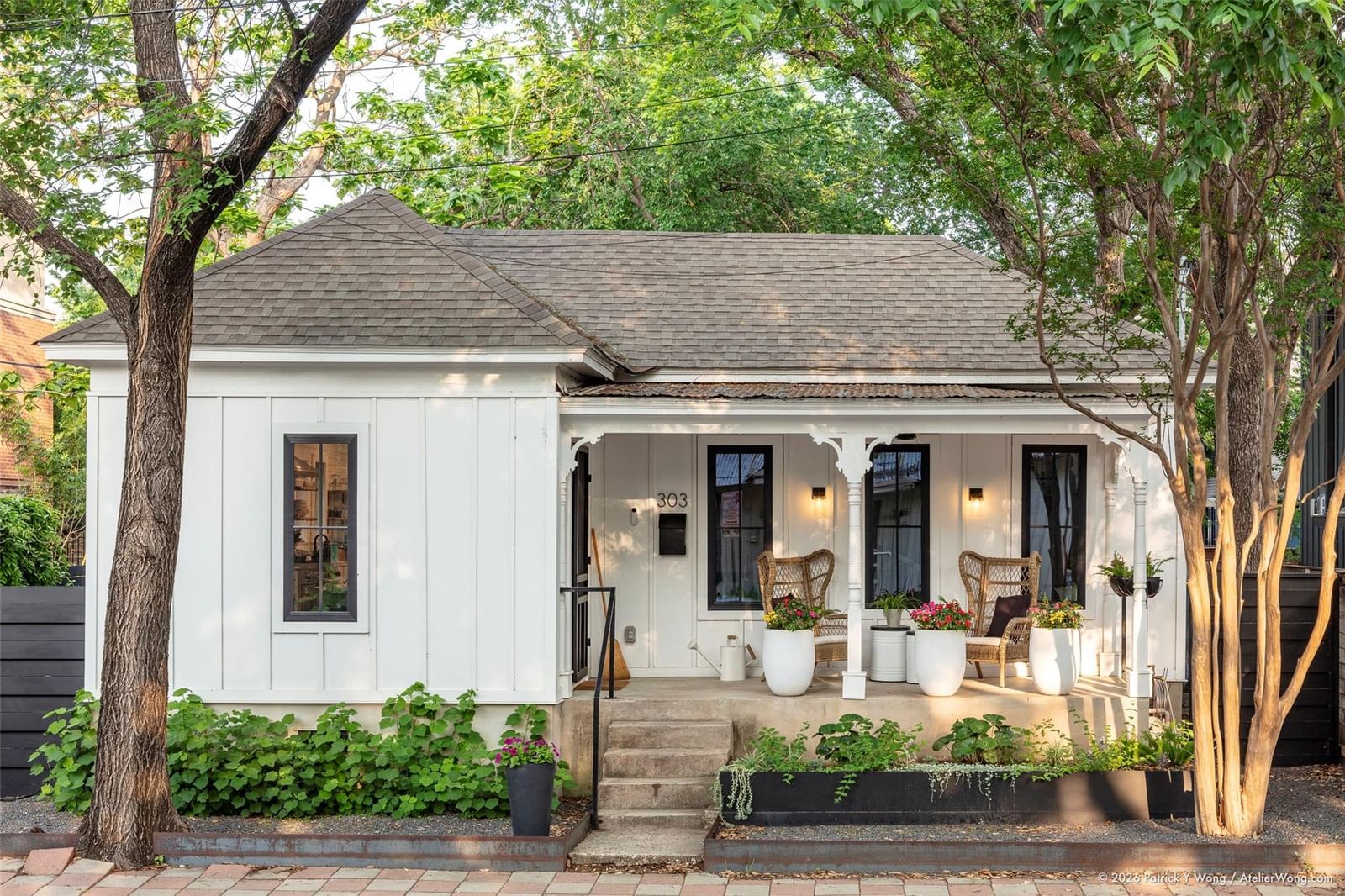 303 Navasota ST - Photo 1