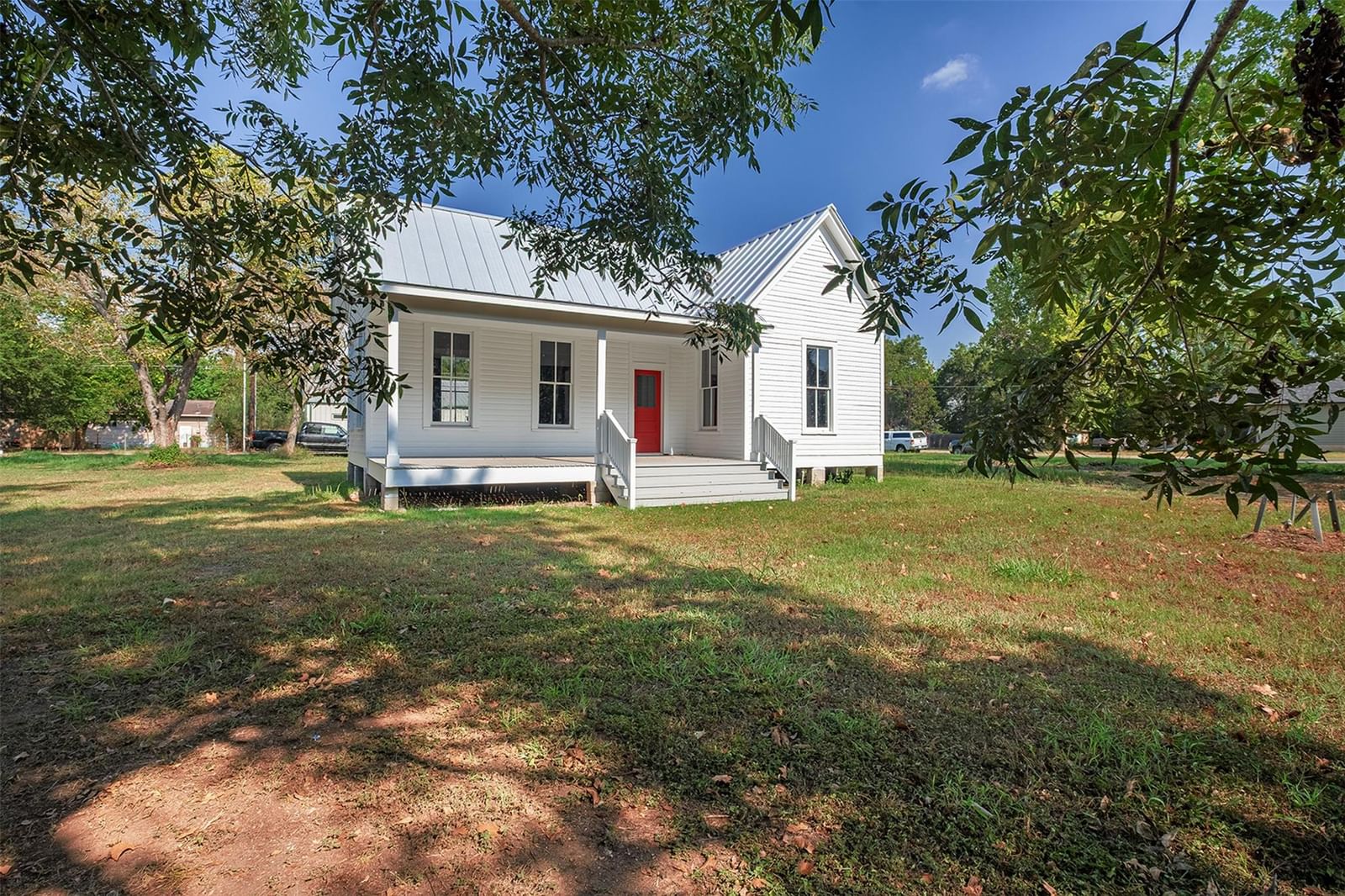 302 Washington ST - Photo 1