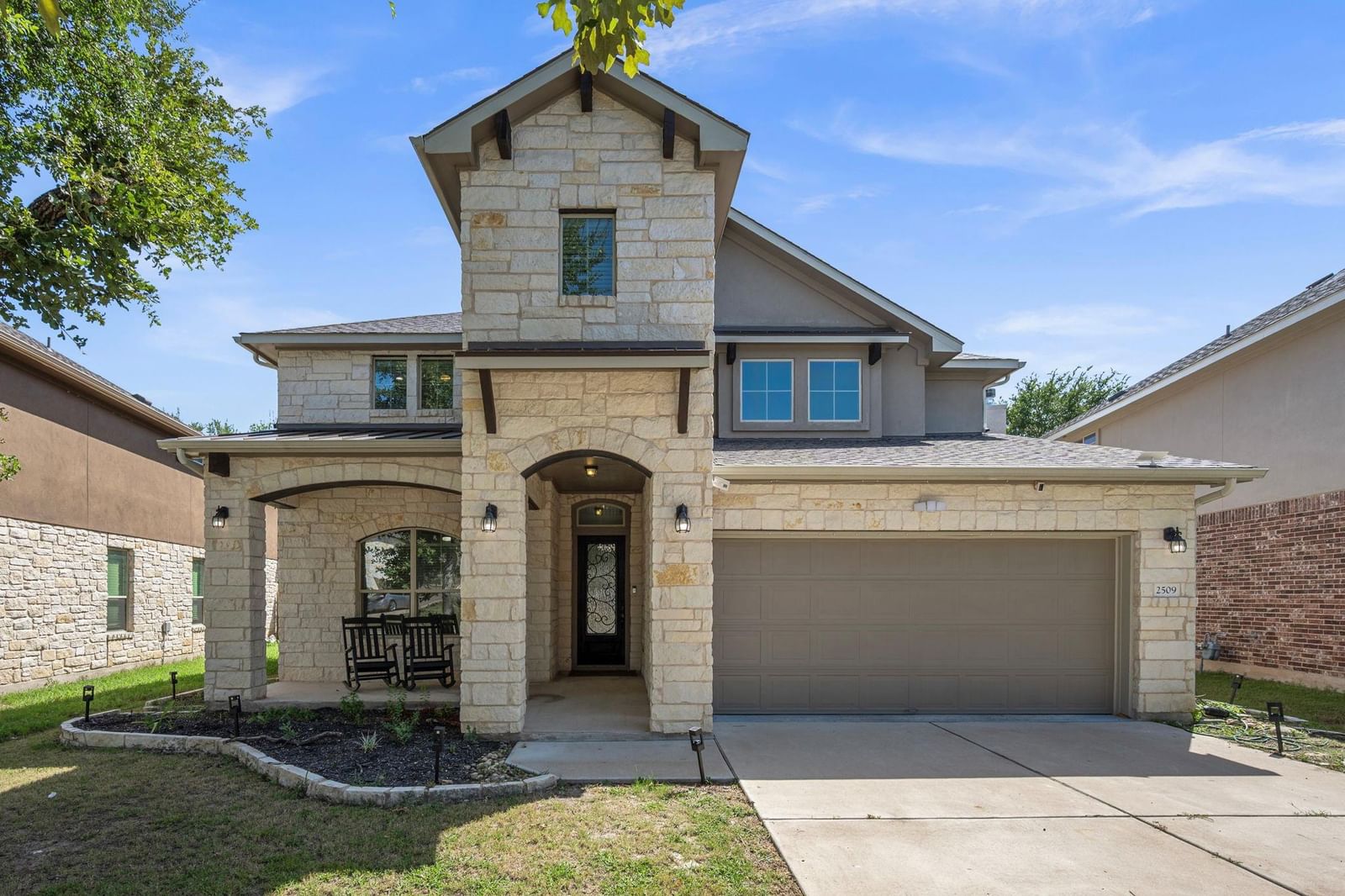 2509 Etta May LN - Photo 1