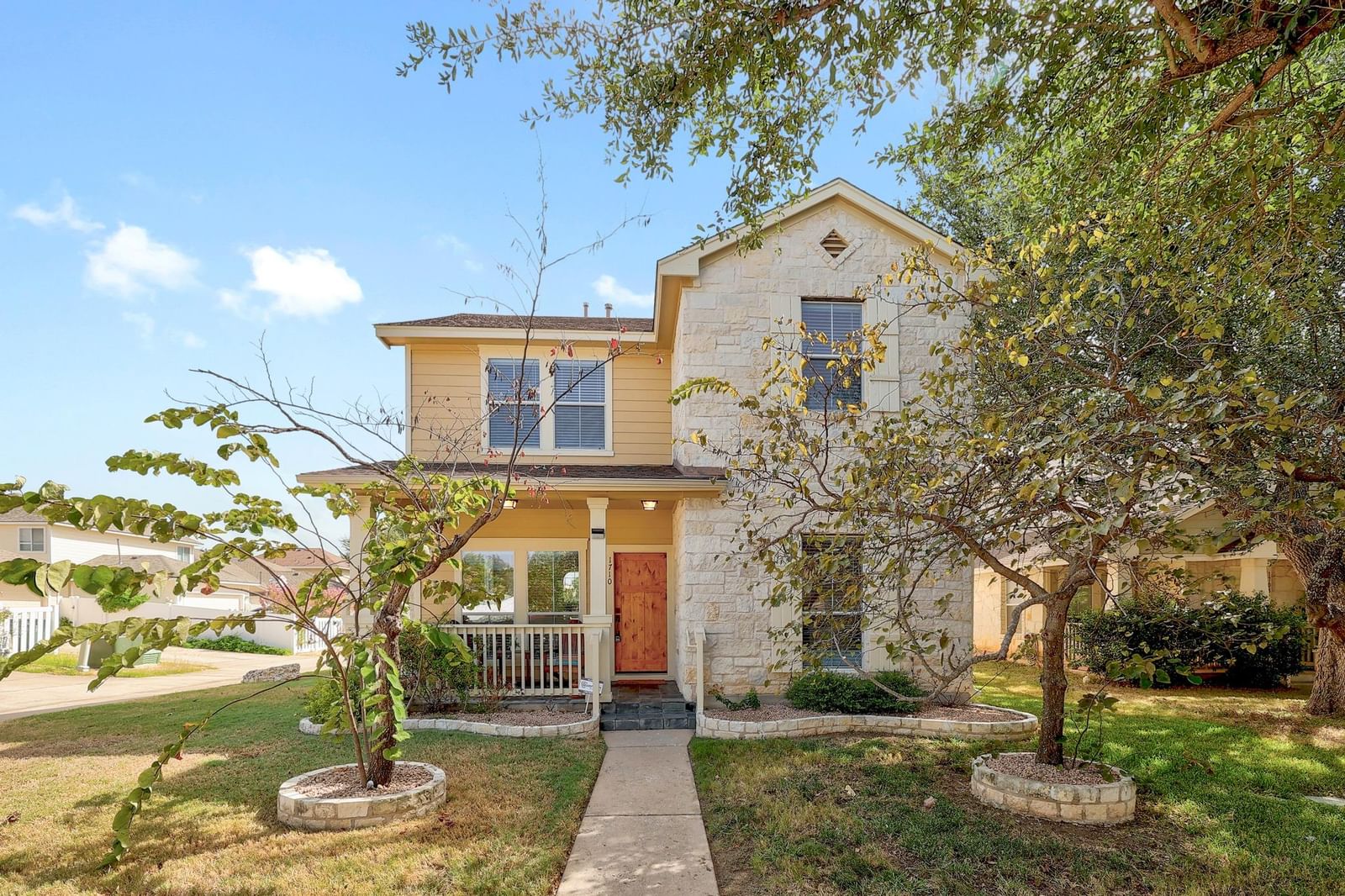 1710 Big Bend DR - Photo 1