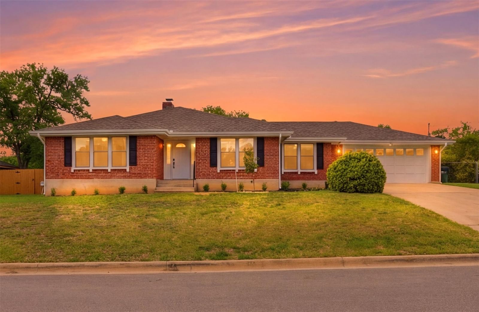 205 Sunshine DR - Photo 1