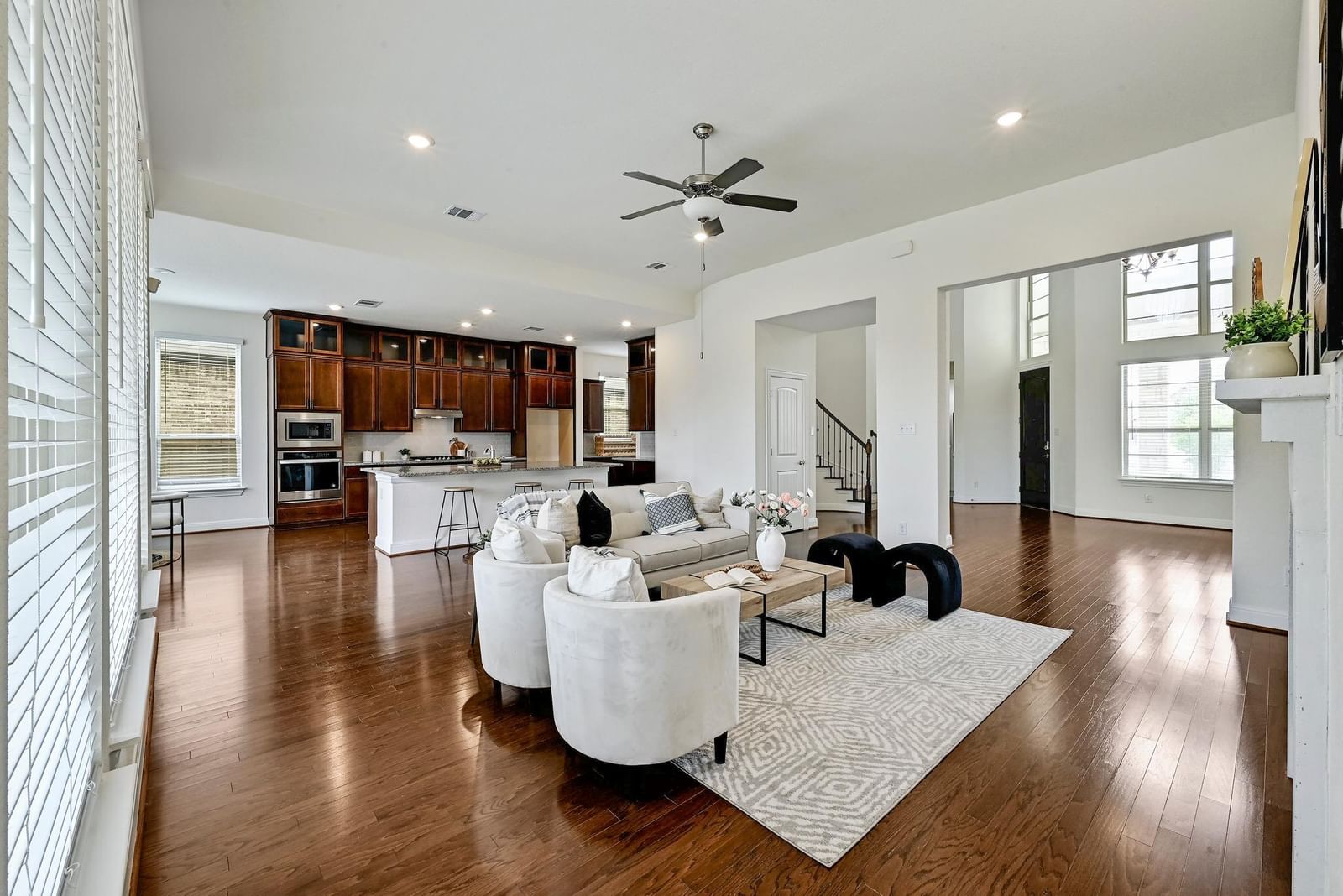 5704 Monrovia LN - Photo 1