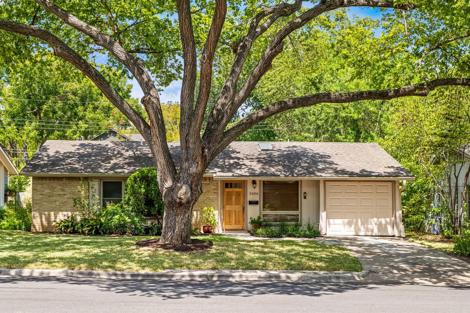 2606 Friar Tuck LN - Photo 1