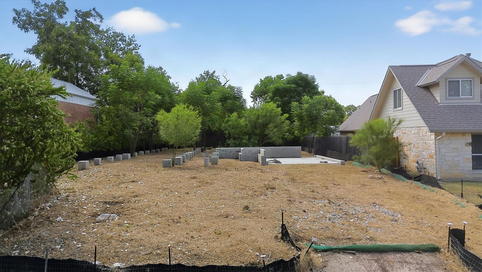 2602 Little John LN - Photo 1